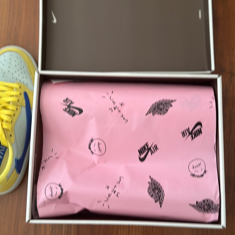 Nike Travis Scott x Air Jordan 1 Retro Low OG Womens - Picture 12 of 12